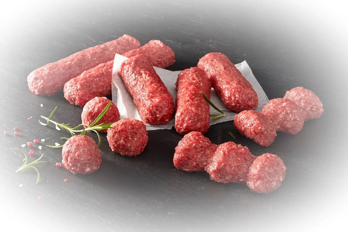 Minced meat formed into sausage shapes